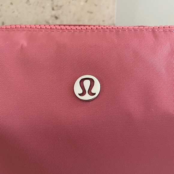 Lululemon All Your Small Things Pouch 4L - Picture 2 of 13